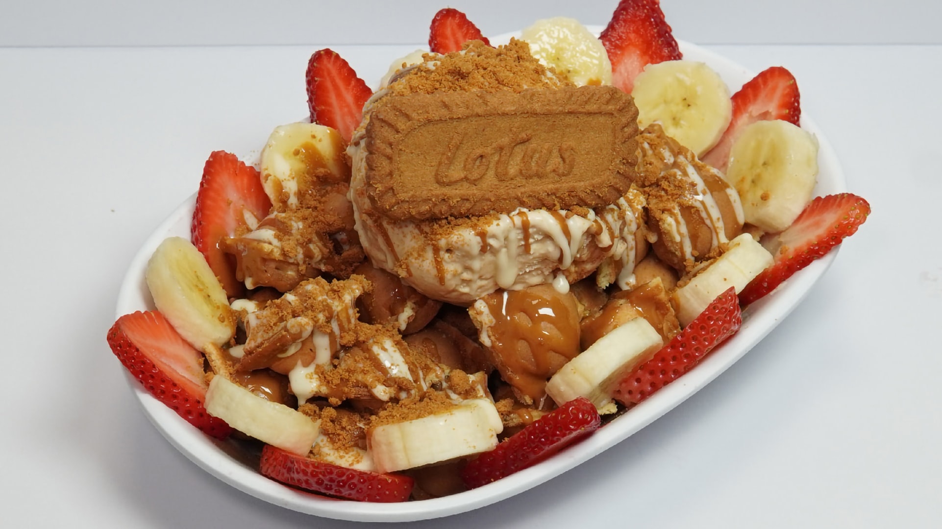 man having the back of his head shaved